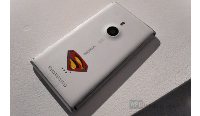 Nokia выпустит ограниченную серию Windows Phone смартфона Lumia 925 Superman Edition