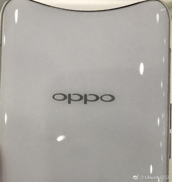 Безрамочный Oppo Find X засветился в белом цвете