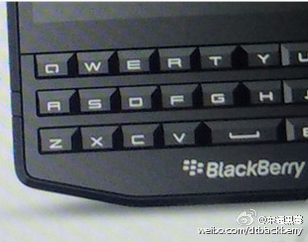 Изображения и характеристики вертикального слайдера BlackBerry-3