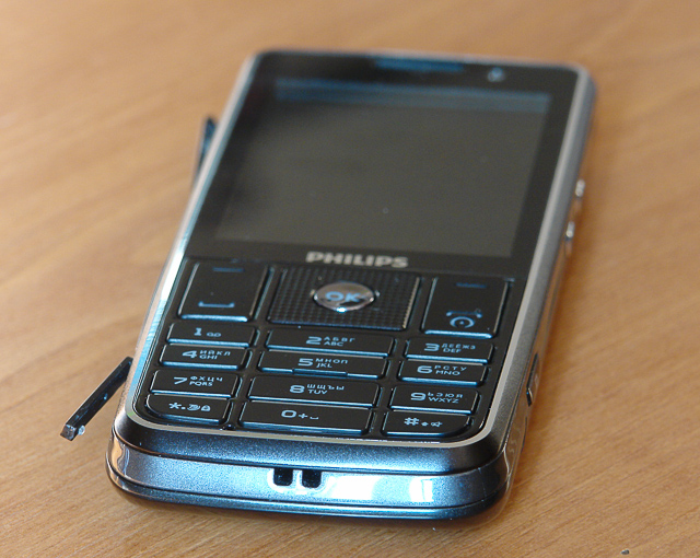 Обзор мобильного телефона Philips Xenium X623-5