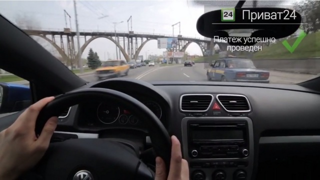Видео с участием приложения ПриватБанка для Google Glass