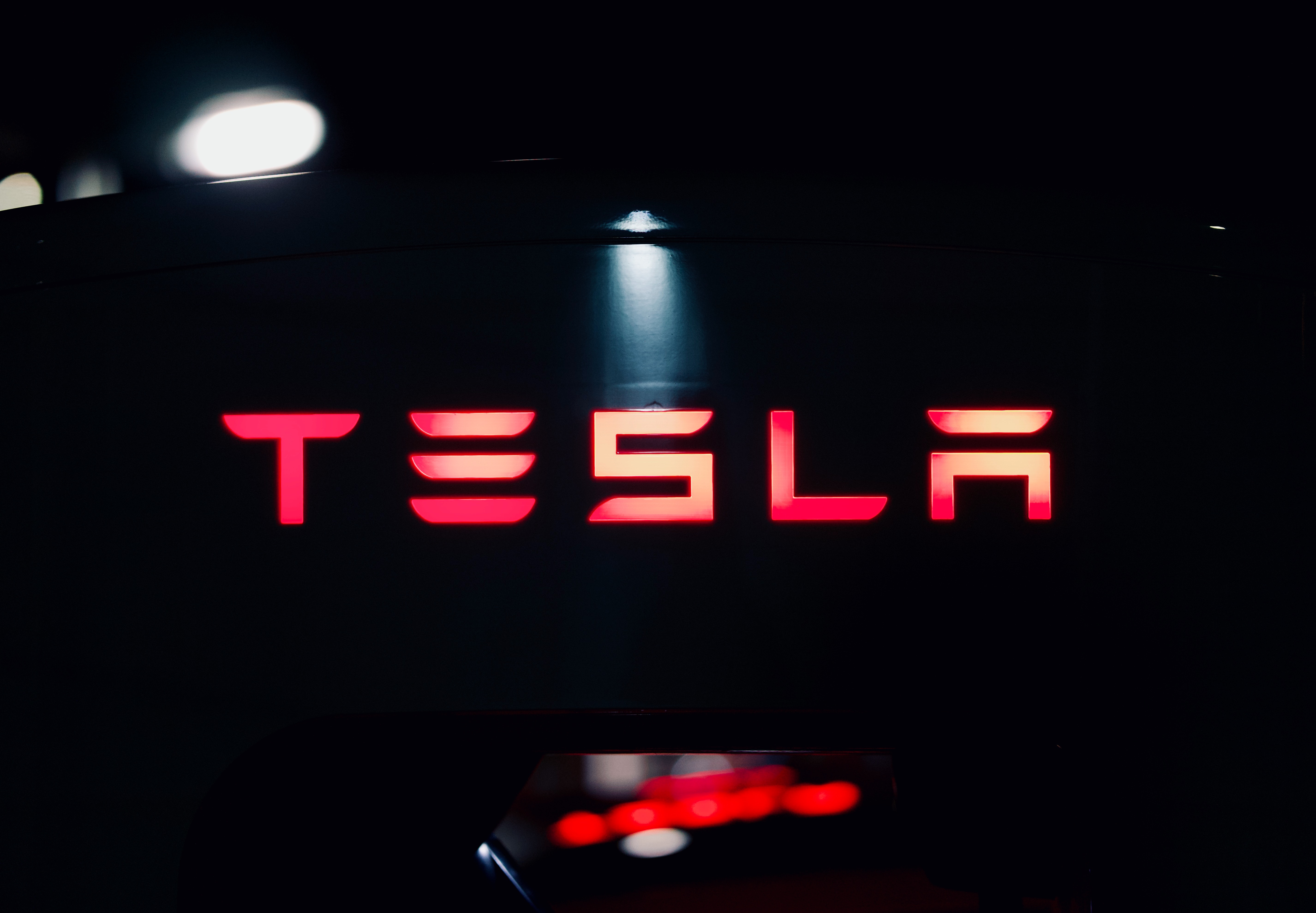 Минюст США потребовал от Tesla предоставить документы о функциях автономного вождения Autopilot и FSD