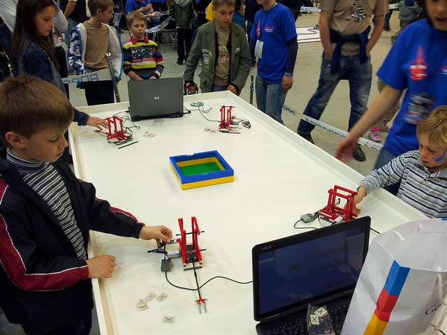 Попадание в робо-сказку: фоторепортаж с фестиваля робототехники «Robotica 2013»-17