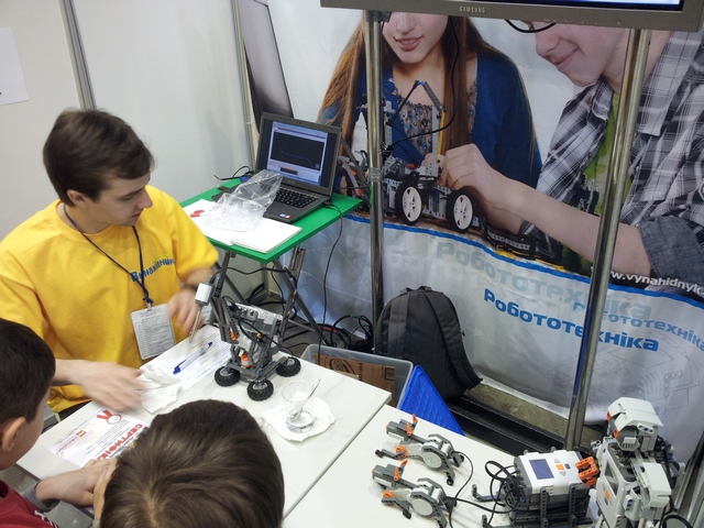 Попадание в робо-сказку: фоторепортаж с фестиваля робототехники «Robotica 2013»-22