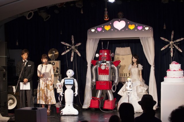 В Японии состоялась первая в мире свадьба роботов (видео)-2