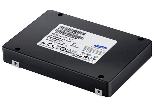 SSD-монстр Samsung XS1715: 1.6 ТБ, 3000 МБ/с и 740000 IOPS