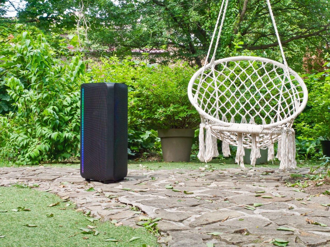 King of the vibe: Samsung Sound Tower MX-ST50B heavy-duty speaker with built-in battery and LED backlight review-51