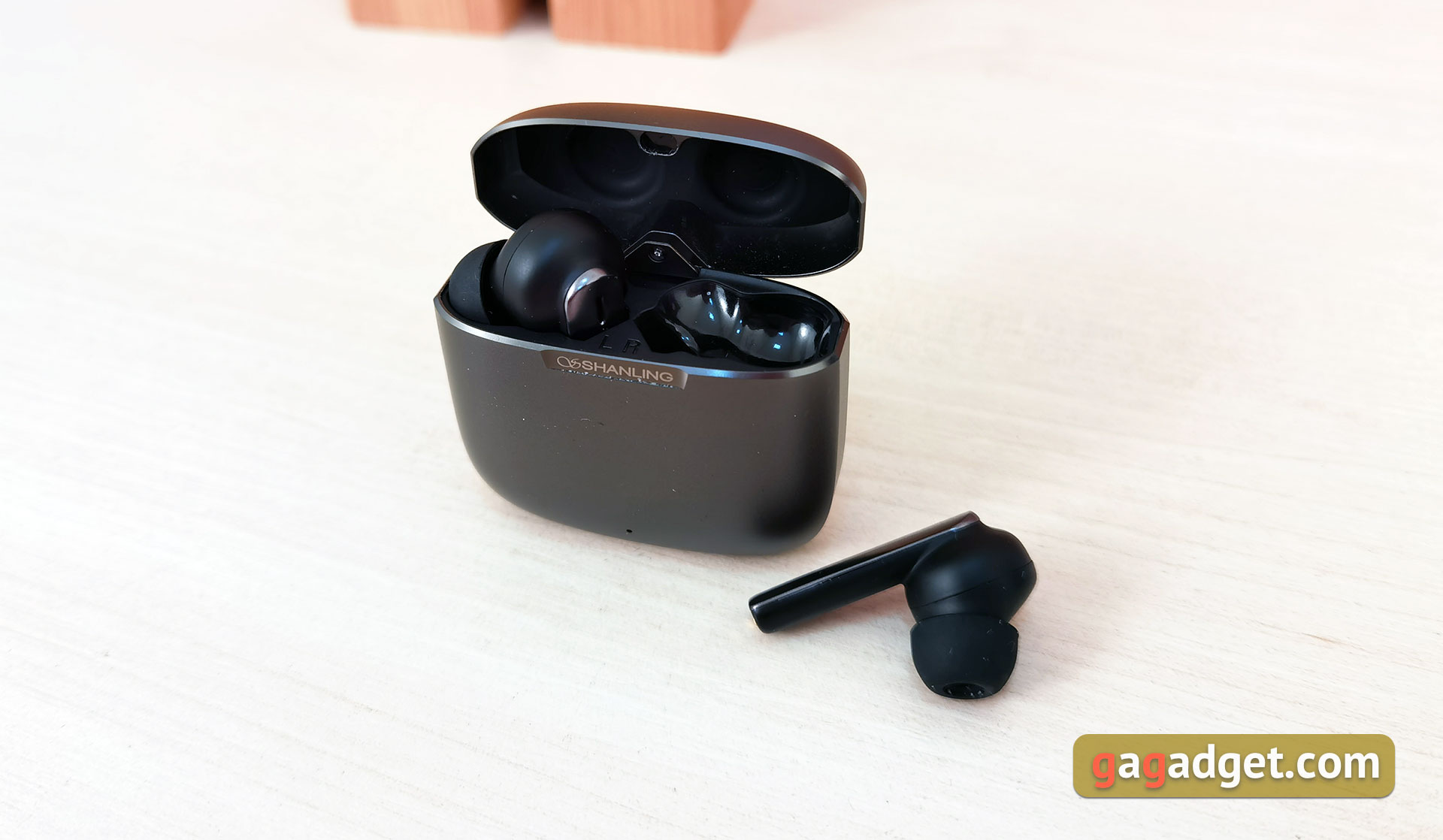 Shanling MTW200 Review: Long-Lasting TWS Earbuds for Bass Fans-14
