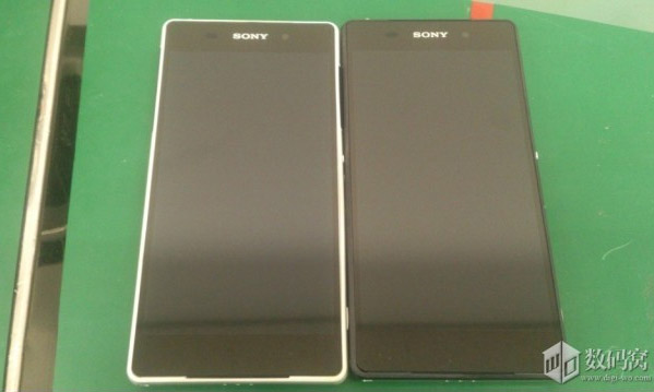 Смартфон Sony Xperia Sirius D6503 позирует на фото вместе с Xperia Z1 и Xperia Z-2