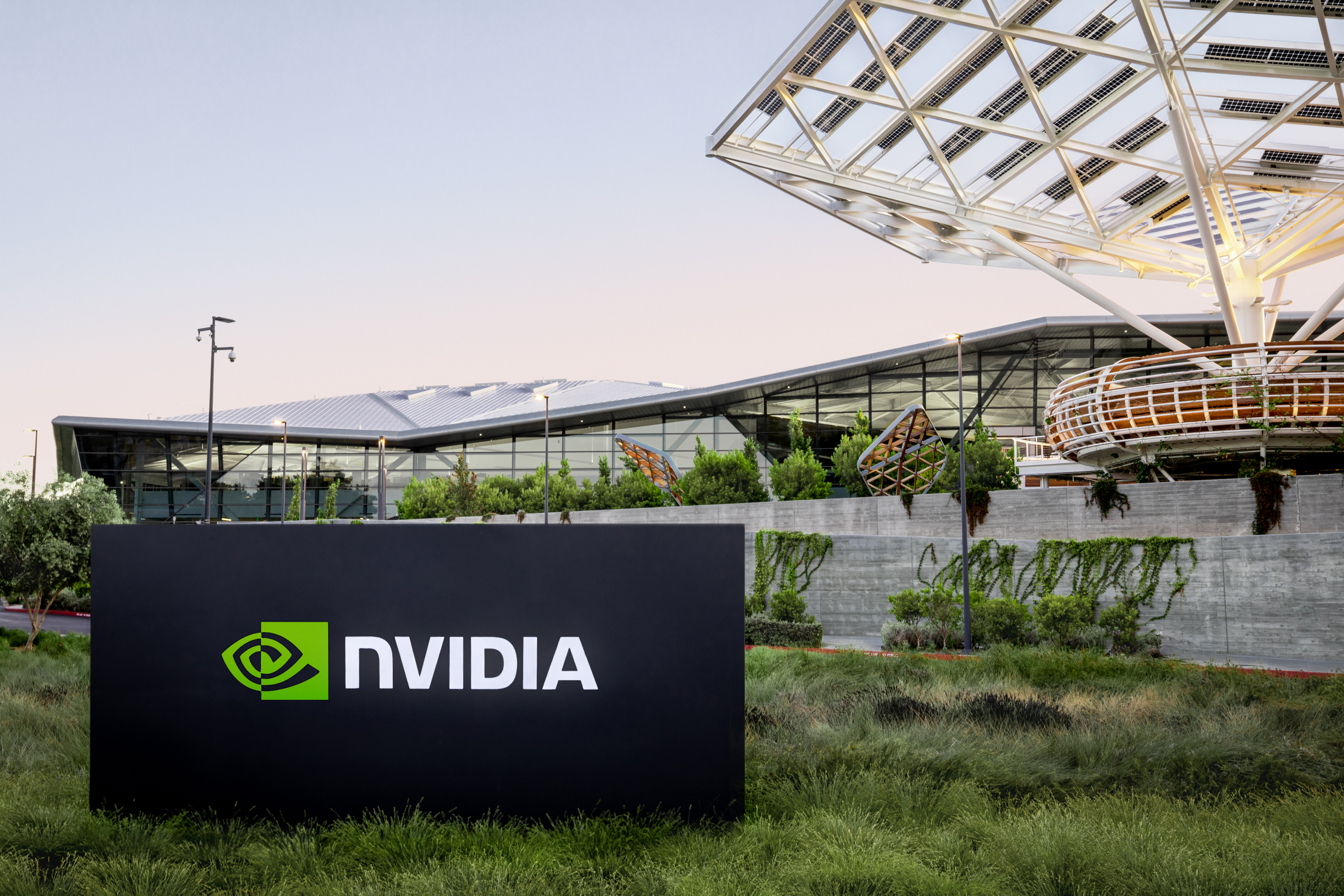 Il valore di mercato di NVIDIA supera per la prima volta i 2.000 miliardi di dollari grazie all'entusiasmo per l'AI