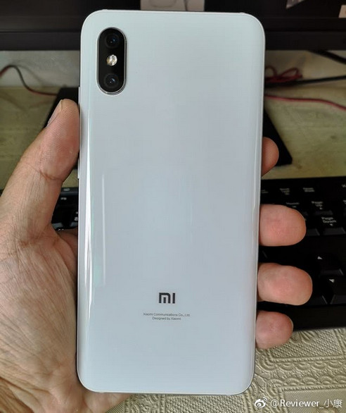 Первые фото Xiaomi Mi 8X со сканером отпечатков пальцев в экране-2