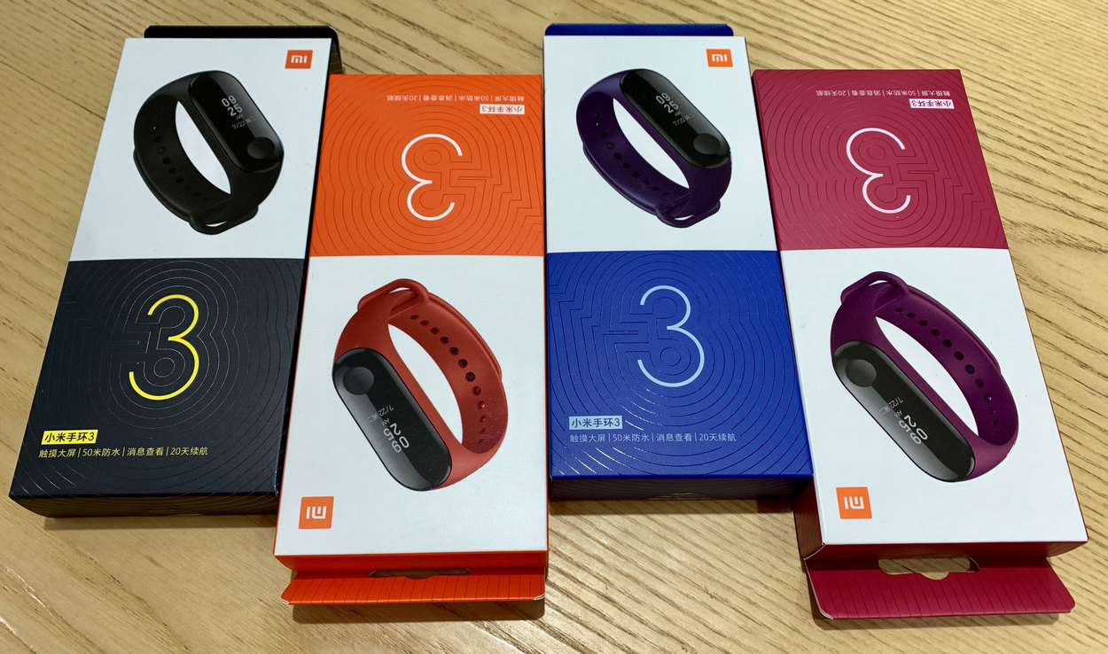 Фото: фитнес-браслет Xiaomi Mi Band 3 в новой красочной упаковке-2