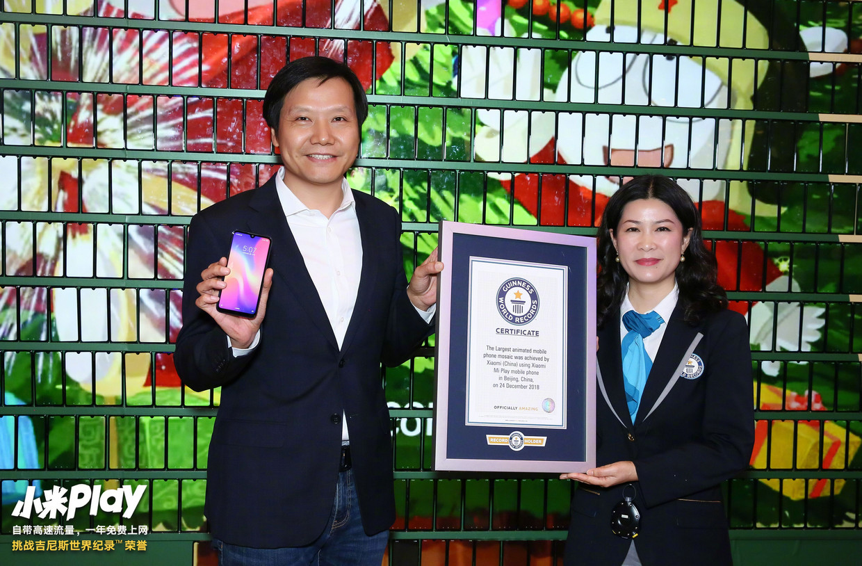 Xiaomi зібрала ялинку з тисячі смартфонів і побила світовий рекорд-3