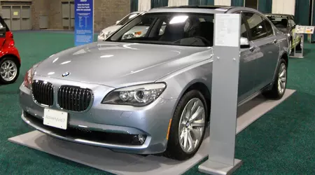 BMW радить вигнати гібриди з гаража: 29 000 авто під загрозою самозаймання
