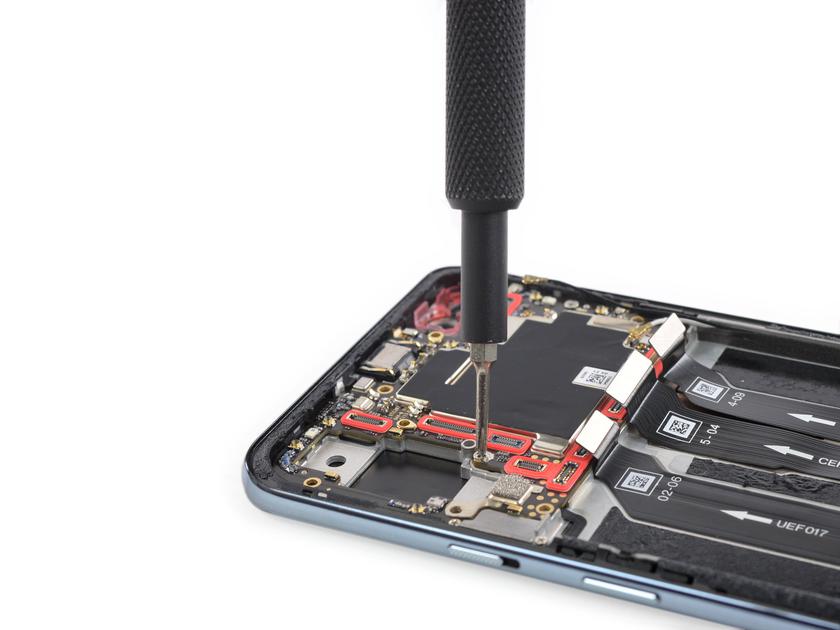 В iFixit разобрали и оценили ремонтопригодность нового OnePlus Nord