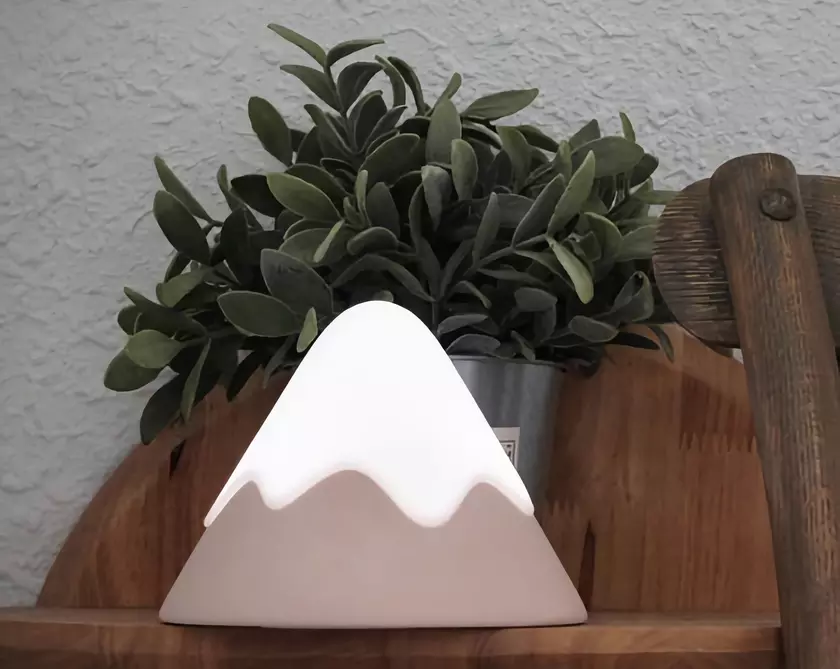 Xiaomi Snow Mountain Lamp: силиконовый светильник в виде горы со встроенным аккумулятором за $23
