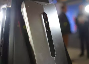 Render game smartphone Nubia Red Devil: unusual design and screen with minimal frames