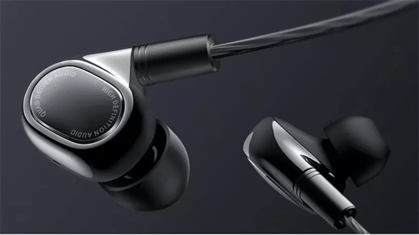 Xiaomi представила флагманские гибридные наушники, которые можно использовать с проводами и без