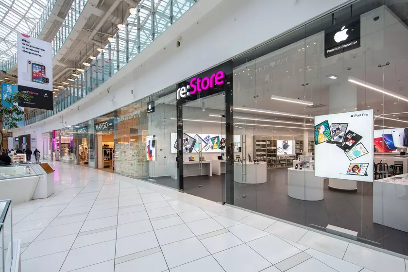 Официальные ритейлеры Apple в россии закрывают магазины из-за дефицита товара и снижения спроса на айфоны