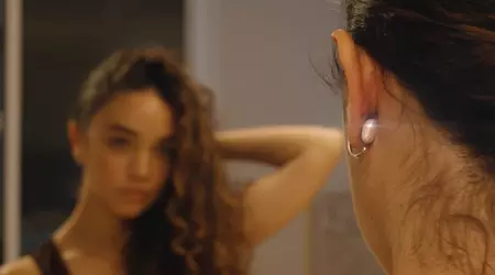 Fitness trackers are no longer in vogue: An unusual wearable gadget — a smart earring — has been presented