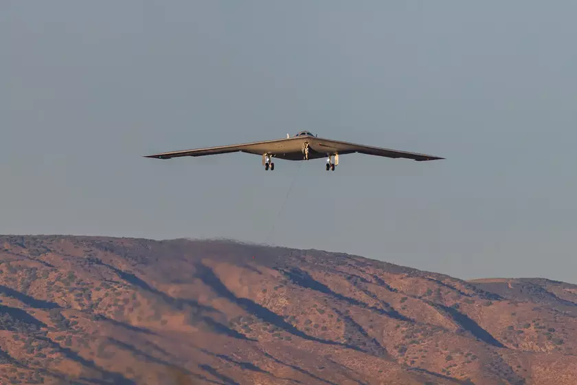 ВВС США официально подтвердили успешный перелёт ядерного бомбардировщика B-21 Raider на базу Эдвардс