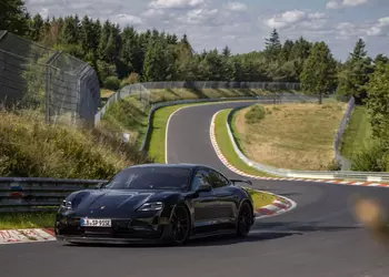 На 18 секунд быстрее Tesla Model S Plaid: Porsche протестировала электрический спорткар Taycan Turbo GT на Нюрбургринге