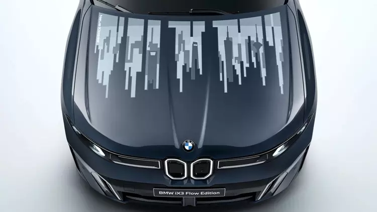 Не киберпанк, но уже близко: BMW представила умную E Ink-подсветку, которая украшает капот кроссовера iX3 Flow Edition