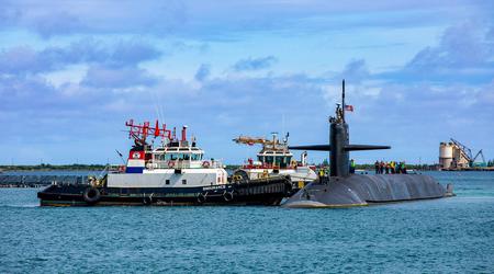 El submarino nuclear de clase Ohio USS Kentucky con misiles balísticos intercontinentales Trident II con un alcance de más de 12.000 kilómetros visitó la isla de Guam.