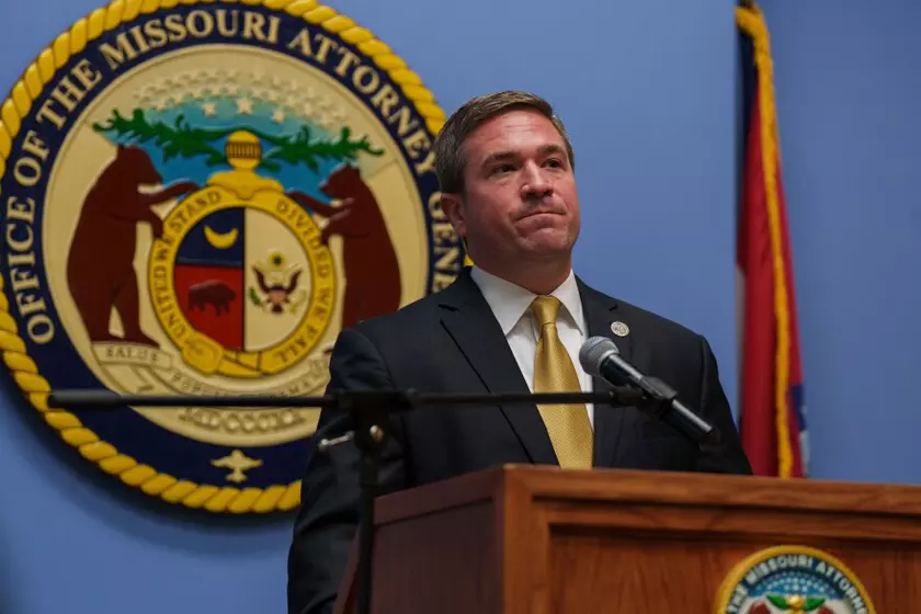 Чат-боты и Трамп: Какие настроения у искусственного интеллекта?