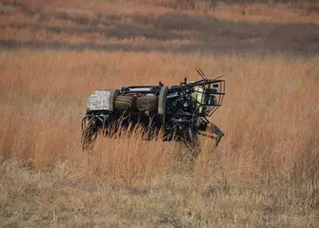 Четырёхногий робот LS3, как собака, следующий командам человека