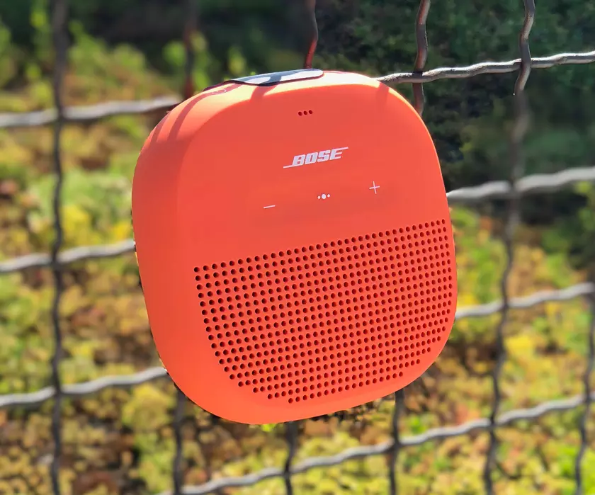 Bose SoundLink Micro на Amazon: компактная беспроводная колонка с защитой IP67 за $99 (скидка $19)