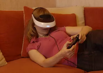 Киберпанк уже близко: обзор персонального 3D-дисплея Sony HMZ-T2