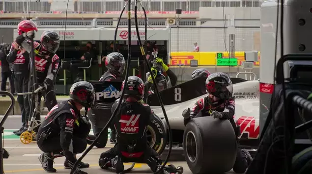 Apple and Netflix Simultaneously Stream the ...