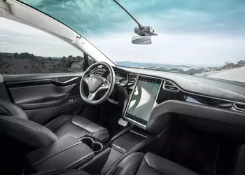 Илон Маск пообещал полностью самоуправляемую Tesla в ближайшее время