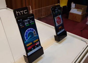 The flagship HTC U12 "lit up" at the event in Taiwan