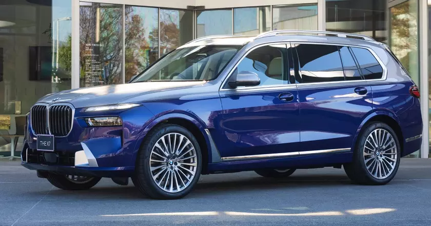 Explorando el Lujo Futurista: BMW X7 Nishiki Lounge en Detalle