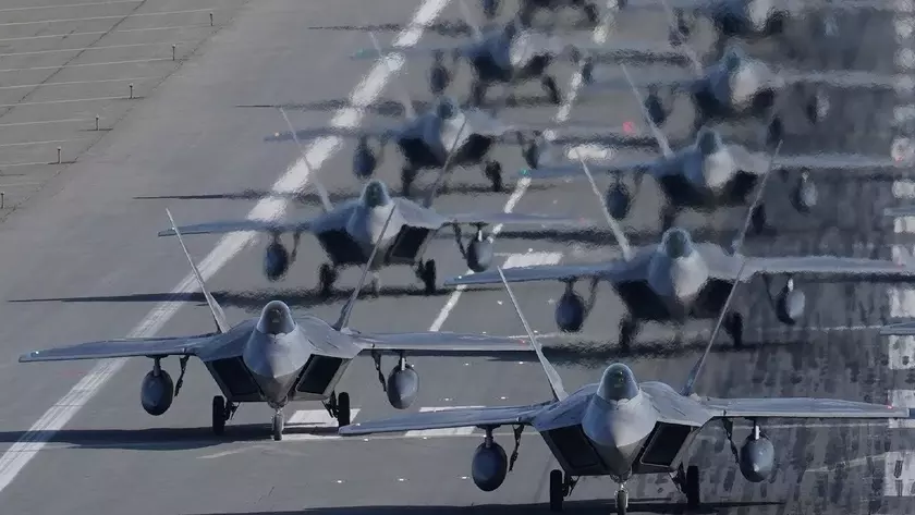 ВВС США разрабатывают планы по утилизации 32 истребителей пятого поколения F-22 Raptor Block 20