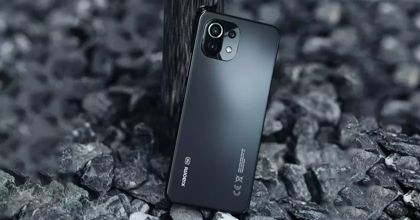 Xiaomi Mi 11 Lite 5G остаётся самым мощным в мире смартфоном среднего уровня – опубликован обновлённый рейтинг