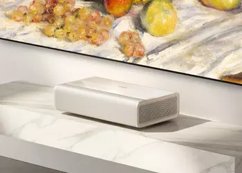 Xgimi Mira 4K: огромный экран с расстояния 19 сантиметров от стены