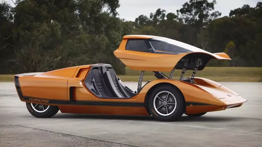 Футуристический серебристый концепт-кар Holden Hurricane 1969 года