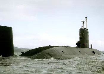 Великобритания начала процесс утилизации атомной субмарины HMS Swiftsure, которая в разгар холодной войны провела несколько часов под российским авианосцем «Киев» и собрала ценные данные