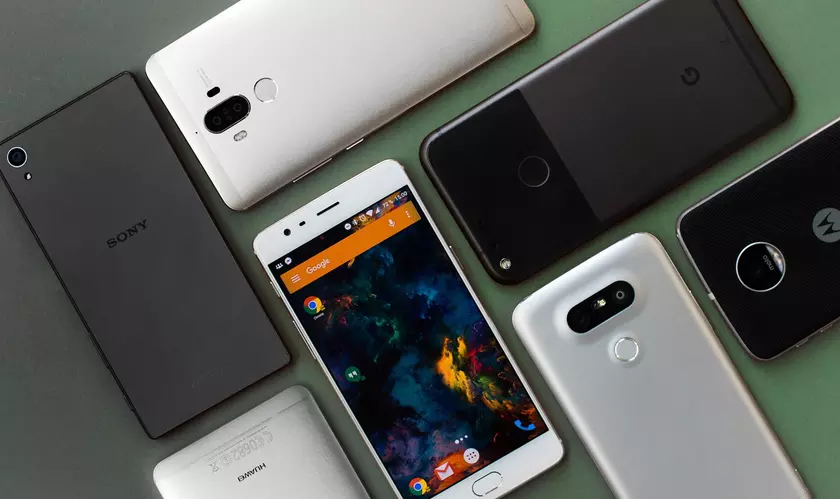 Эксперты составили список 24 самых автономных смартфонов 2017 года