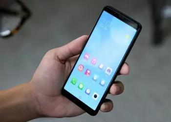 Новое фото Nubia Z18: тончайшие рамки и никакого выреза