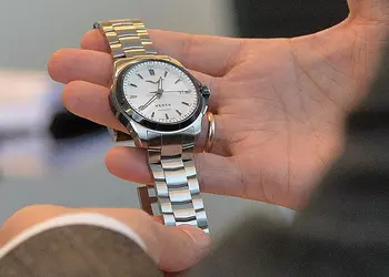 Vertu показала прототип люксовых «умных» часов