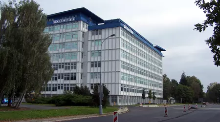 Foxconn employees in Zhengzhou work overtime as mass production of iPhone 17 begins