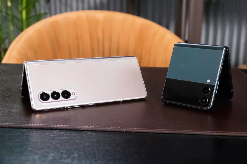 Цена среднебюджетного смартфона: стала известна стоимость замены экранов в Samsung Galaxy Z Fold 3 и Galaxy Z Flip 3