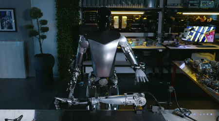Tesla dimostra il processo di riproduzione dell'umanoide Optimus