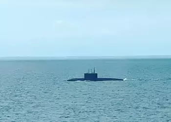 Жители Финляндии в 100 км от Хельсинки сфотографировали российскую субмарину класса Kilo, являющуюся носителем крылатых ракет «Калибр»