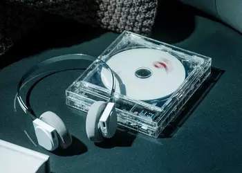 Прозрачный CD-плеер ClearFrame для хипстеров и зуммеров, которые хотят показать, что что-то знают, о "настоящем звуке"