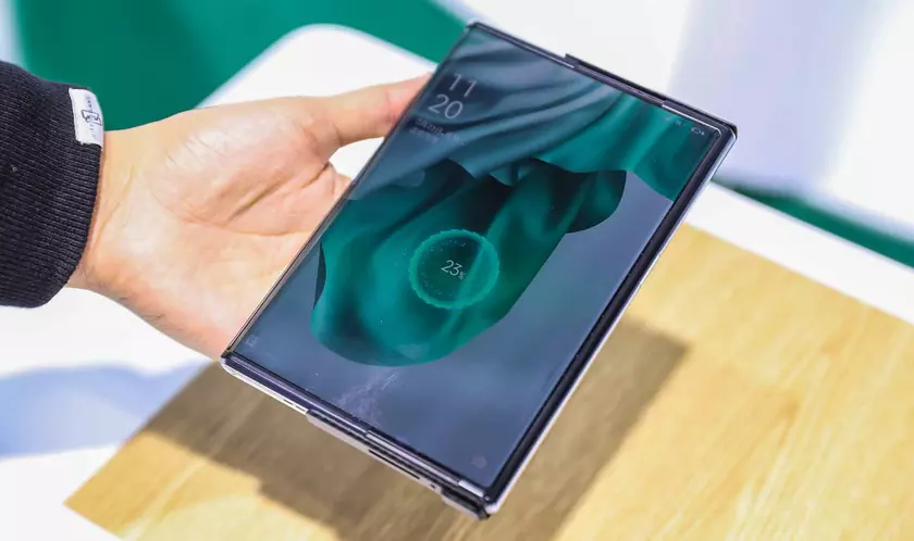 OPPO показала беспроводную зарядку Wireless Air Charging, которая работает «по воздуху»
